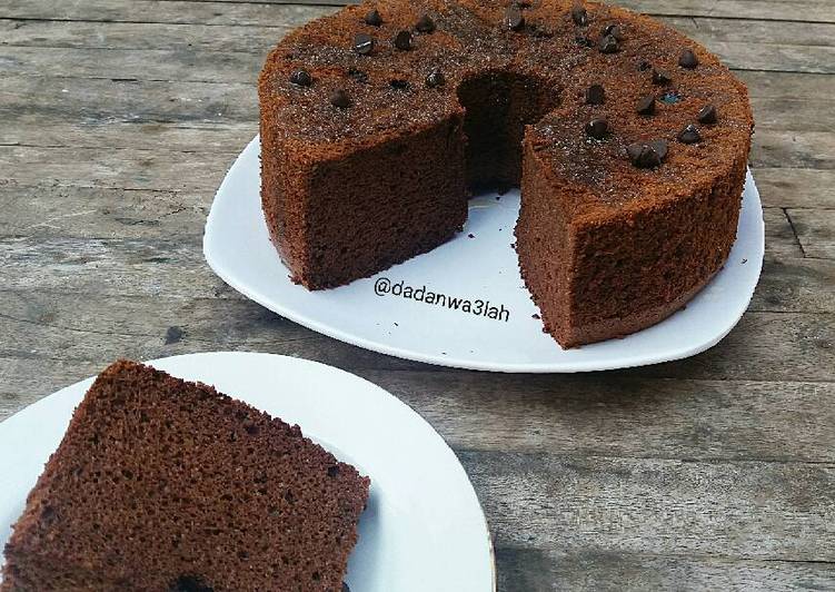 resep lengkap untuk Moist Chocolate Chiffon Cake