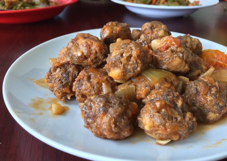 resep lengkap untuk Bola Daging Cincang Asam Manis (lebih enak dari Ikea meatball)!