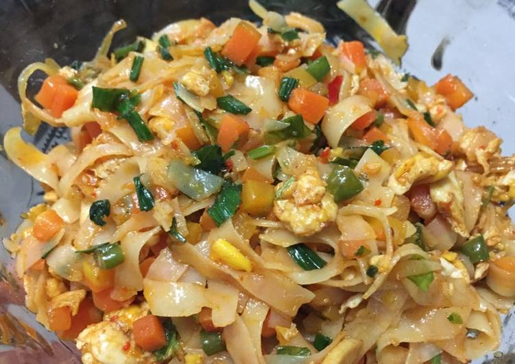 bahan dan cara membuat Mie tiaw goreng pedas