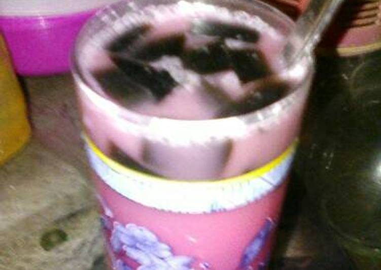 resep makanan Es Pinky Grassjelly by: Erni Hartanti.Amd??????