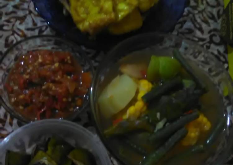 resep makanan Sayur asem dan teman2nya ??????