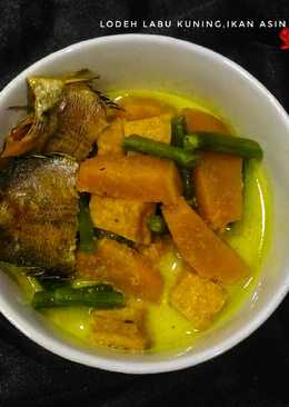 Sayur lodeh labu kuning ikan asin