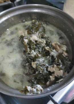 Daun singkong masak bobor