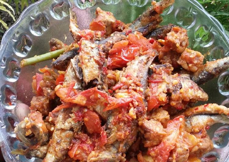  Resep Ikan teri balado pedas manis oleh Nurfika Wahidha 