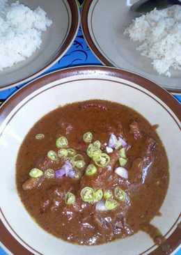 Ceker ayam sambal lontong