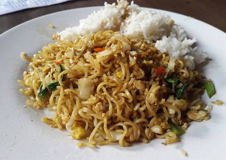 cara membuat Indomie Goreng Pedas edisi malas masak