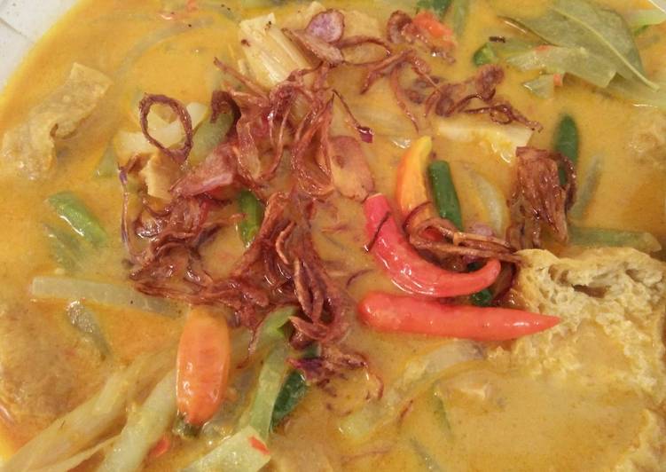 Resep Sayur gulai labu siam,kacang panjang dan tahu kempos Karya Mama
athaya