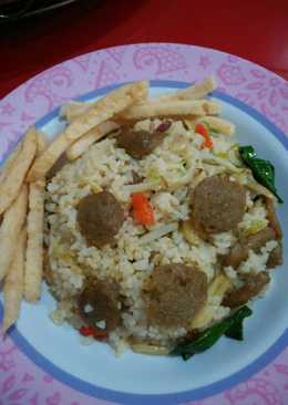 Nasi goreng bakso sapi