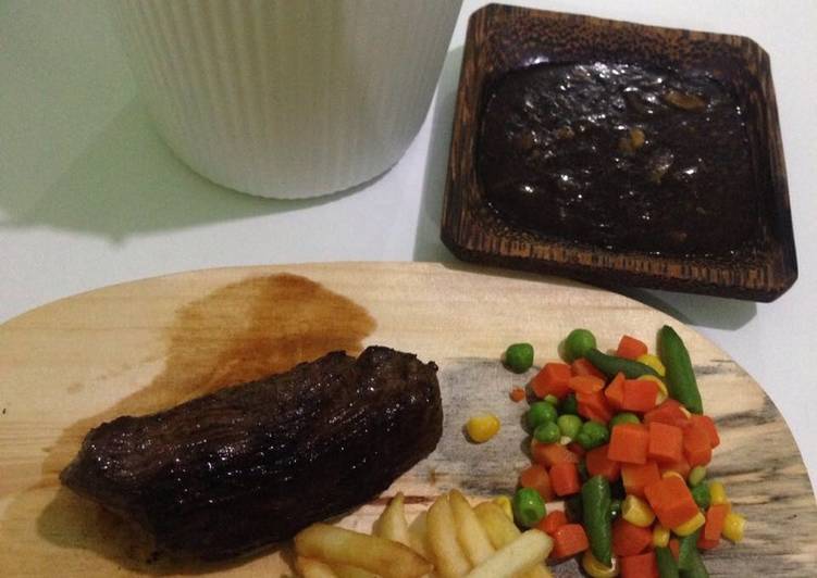 gambar untuk cara membuat Beef steak with blackpapper sauce