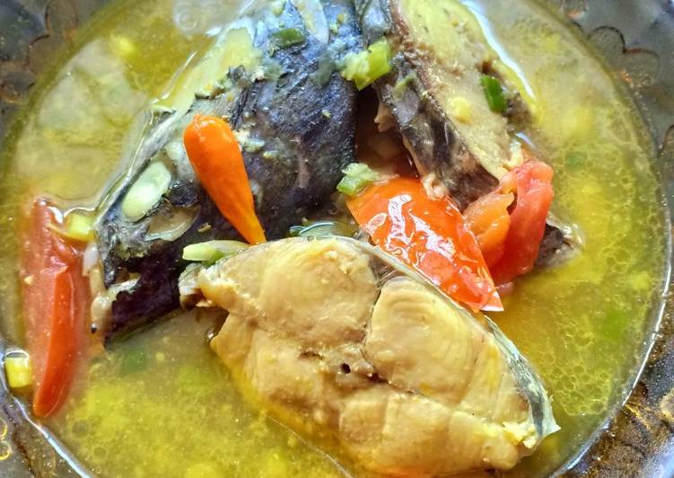 resep lengkap untuk Ikan Kuah Kuning Khas Papua