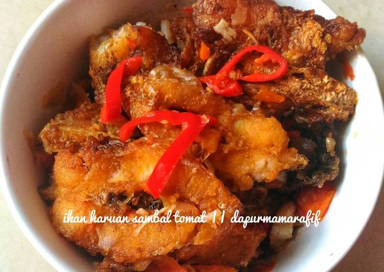 bahan dan cara membuat Ikan haruan sambal tomat