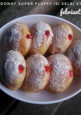 Donat super fluffy isi selai strawberry