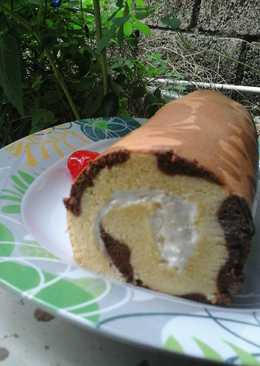 Vanilla roll cake chocodot abstrak