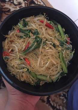 Bihun toge goreng sawi