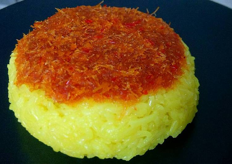 resep makanan Ketan kuning serundeng