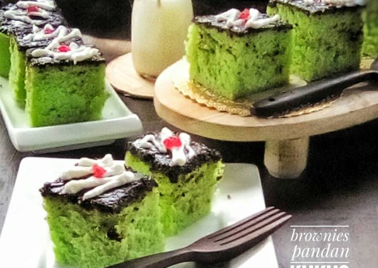 bahan dan cara membuat Brownies pandan kukus