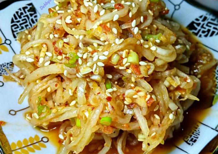 resep lengkap untuk Salad Lobak Putih (Mushaengchae) ???