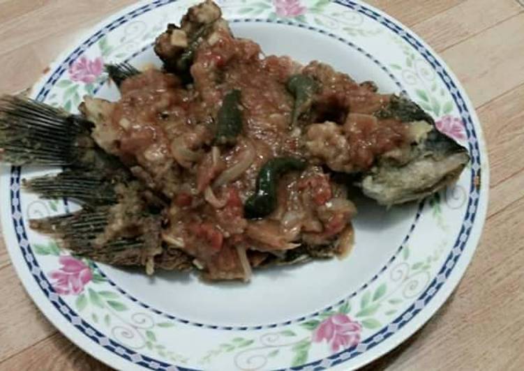 resep Gurame goreng tepung saus asam manis