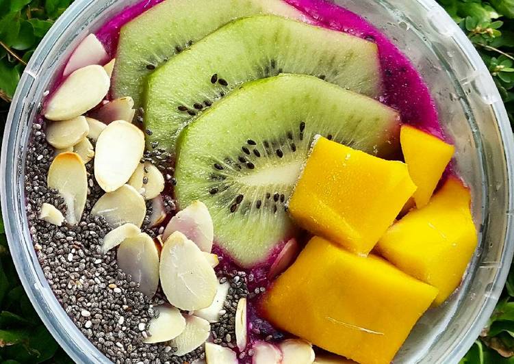 bahan dan cara membuat Pitana Smoothie Bowl (pitaya and banana)