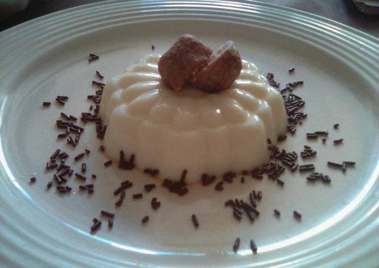 bahan dan cara membuat Vanilla ½ Chocolate Pannacotta Pudding