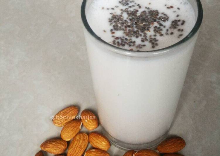 gambar untuk cara membuat Raw Almond Milk