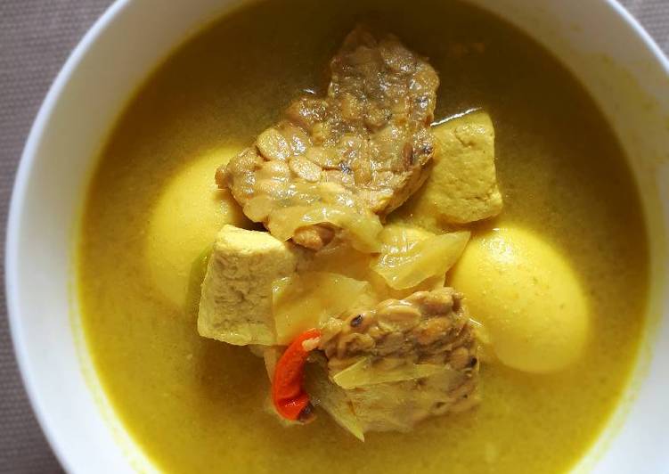 gambar untuk resep Terik (sayur kuning) isi tempe, tahu, dan telor