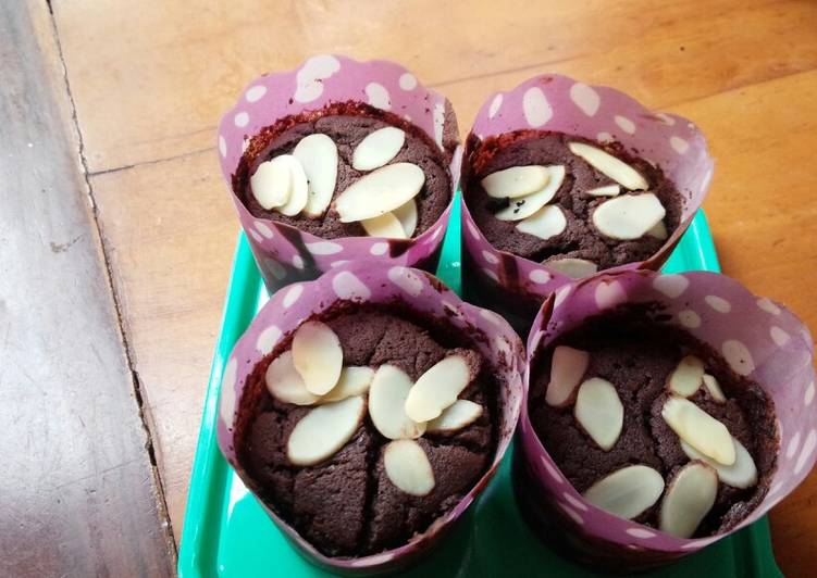 gambar untuk resep Cupcake Coklat Putih Telur