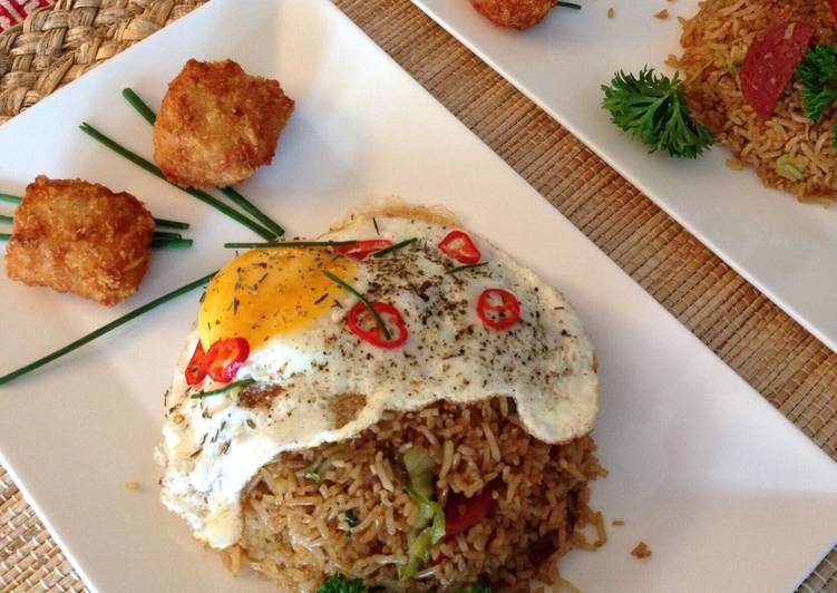 bahan dan cara membuat Nasi Goreng Telor Mata Sapi