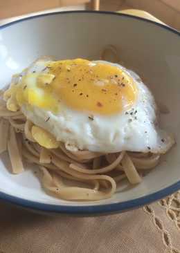 Fettucini aglio olio and sunny side up blackpepper