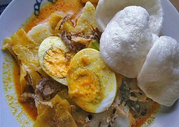 resep makanan Lontong Kari Telur