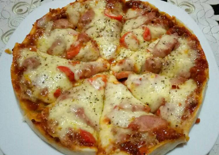 resep makanan Beef Pizza with Mozarella Cheese