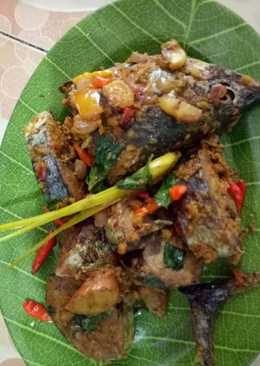 Pesmol Ikan ekor kuning