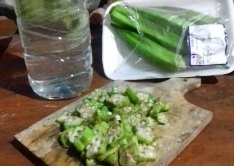 resep lengkap untuk Jamu homemade anti pahit: okra infus water si bintang sayur