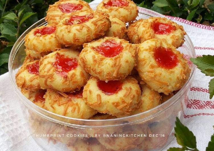 Resep Crunchy strawberry thumbprint cheese cookies Kiriman dari
naningkitchen