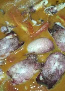 Sotong isi telur kuah tomat