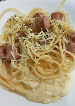 Hotdog spagetthi stick with cheese sauce