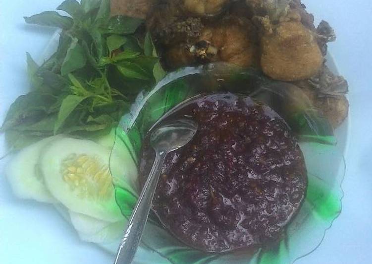 bahan dan cara membuat Ayam Goreng Sambal jawa