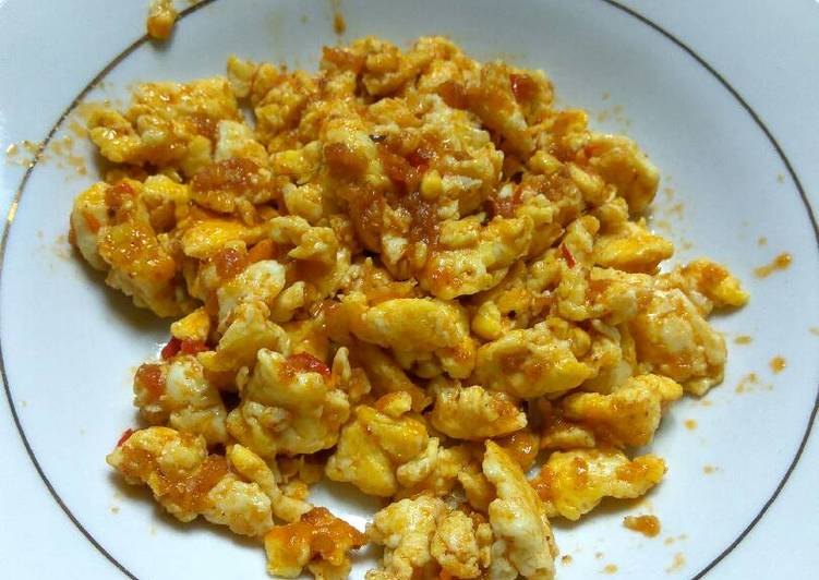 gambar untuk resep Scramble egg with hot tuna sous (orak-arik telur dgn saus tuna)