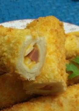 Roti Tawar Goreng (isi sosis, keju, mayones)