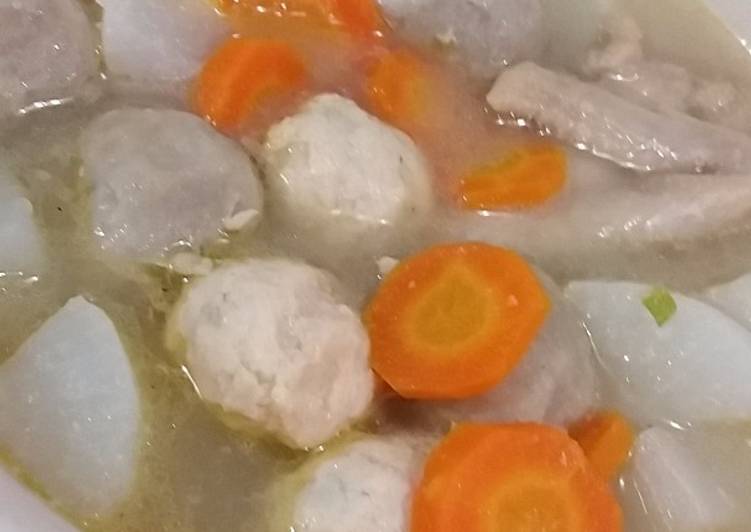 cara membuat Sup Lobak Ayam Bakso