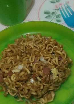 Mie Goreng Spesial Smoked Beef and Chicken