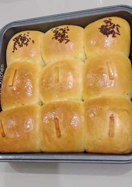 SWEET BREAD ð with whipping cream