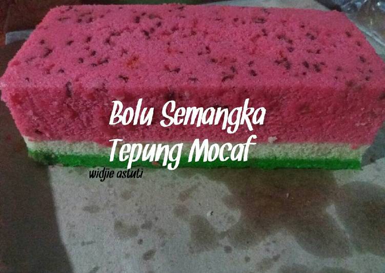 bahan dan cara membuat Bolu Semangka Tepung Mocaf