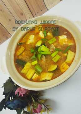 Doenjang jjigae aka soybean paste stew