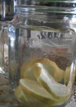 Infused water lemon