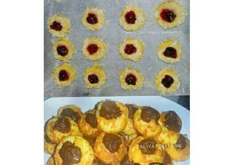 gambar untuk resep makanan Blueberry chocolate thumbprint cookies with cheese