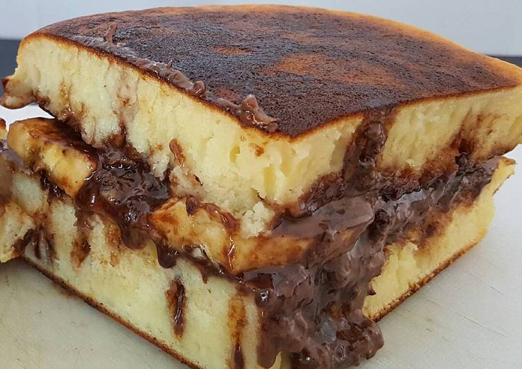  Resep  Martabak  Manis  isi  Ovomaltine Pisang agak gosong 