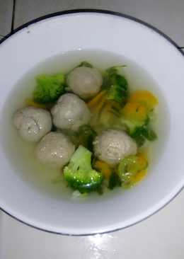 Sup bakso sapi dengan brokoli dan wortel untuk batita