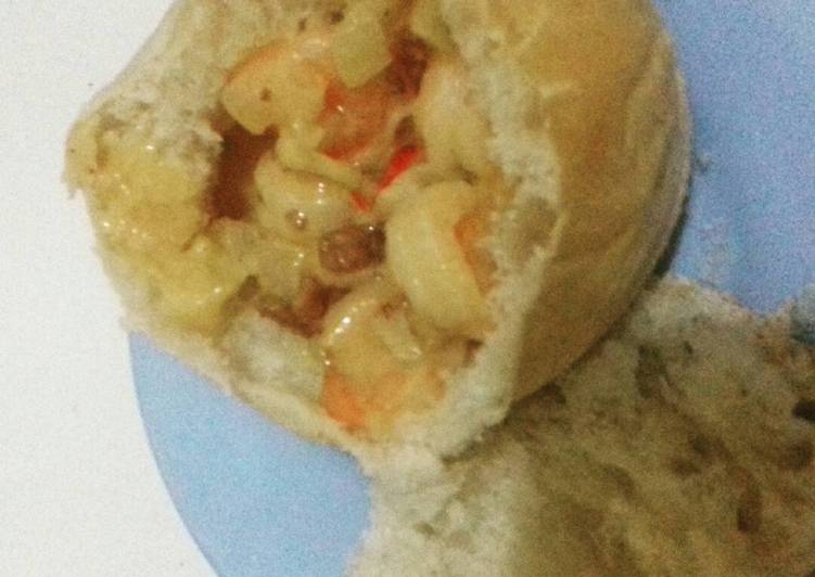 resep makanan Prawn bolognaise cream sauce with bread bun