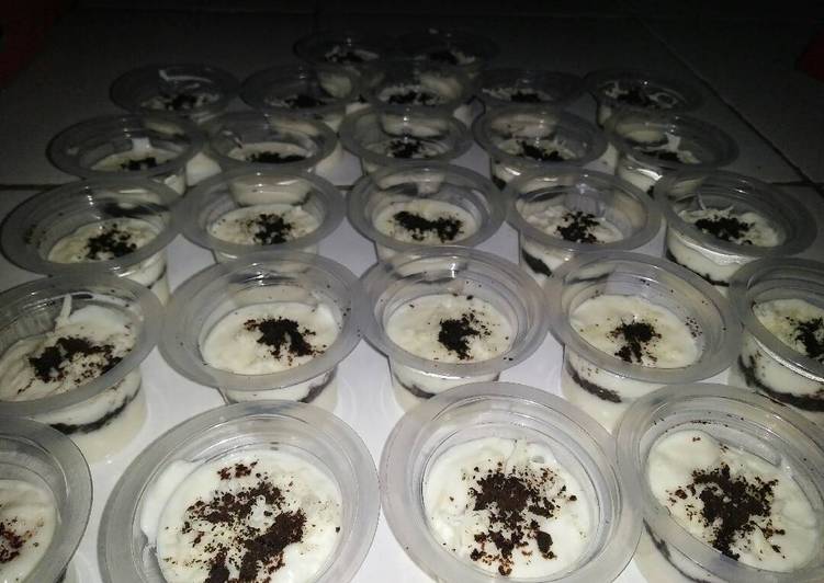 resep lengkap untuk Cheesecake Lumer Oreo Cup (Simple)